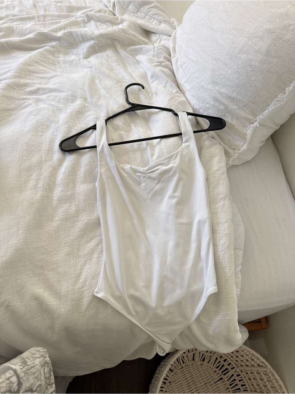 ARITZIA White Scoop Neck Bodysuit Size 2XS